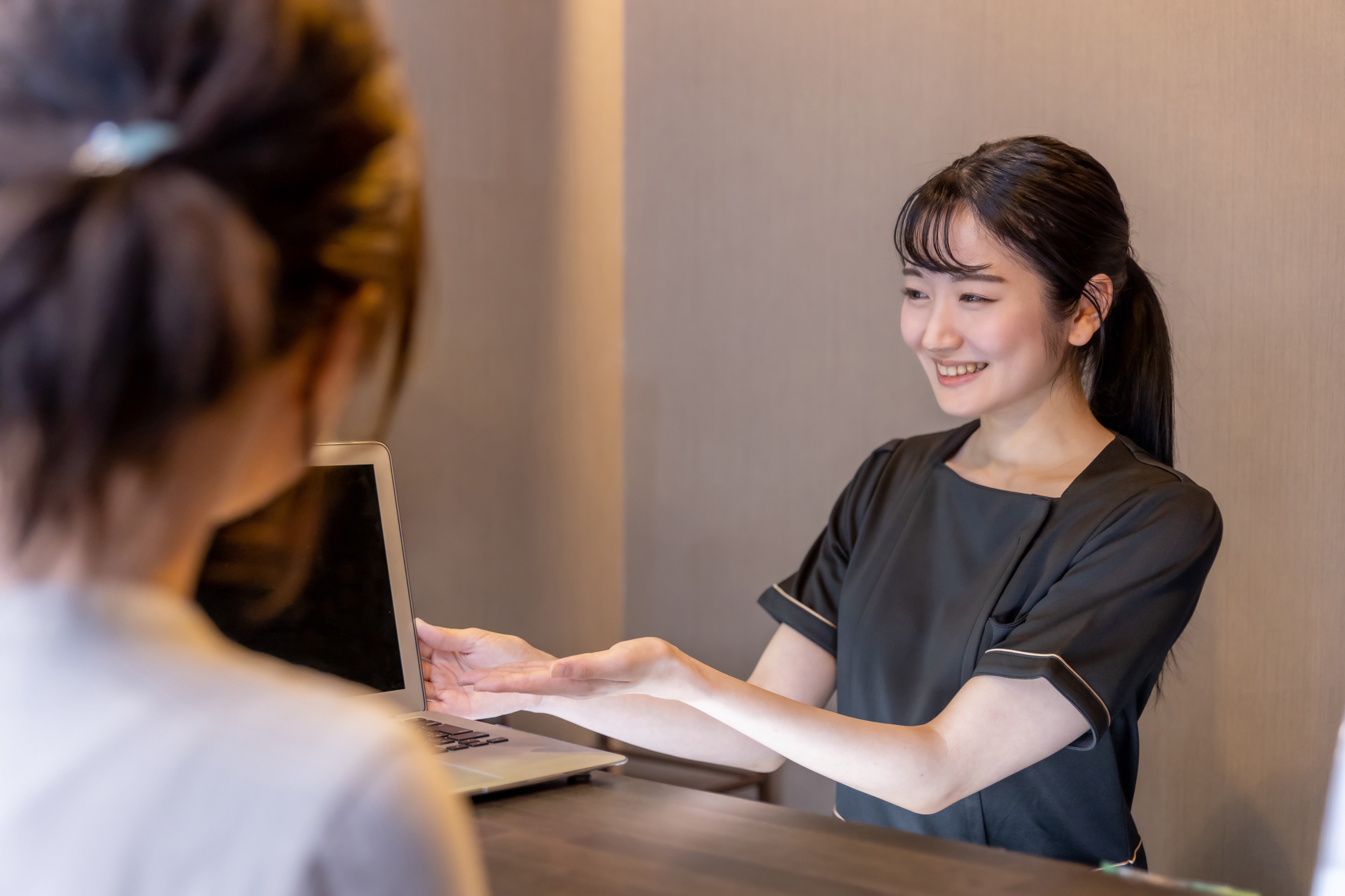 Photo of the woman at the reception desk